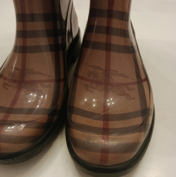 Burberry rain boots - Picture 3 of 6